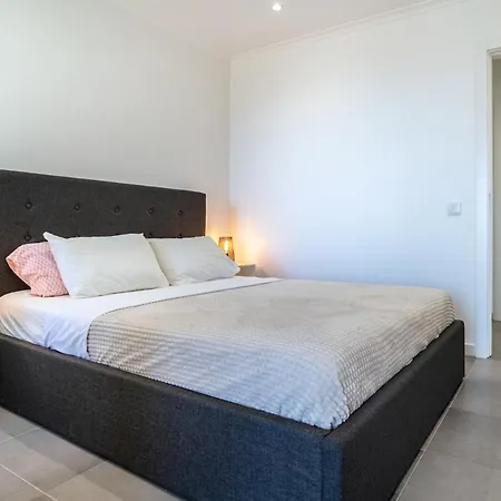 Apartamento Modern With Ocean View & Terrace - Free Access To Pool And Tennis Courts By Lisbeyond